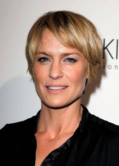 Elegant Robin Wright at the Annual Elle Women's Event Wallpaper