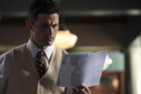 Agent Carter - The Blitzkrieg Button - Z filmu - Enver Gjokaj