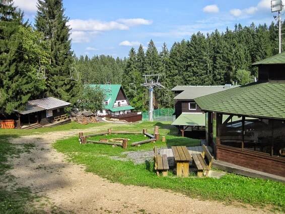 Pohodové léto pod Lysou horou: polopenze, sauna a možnost koupání v sudech