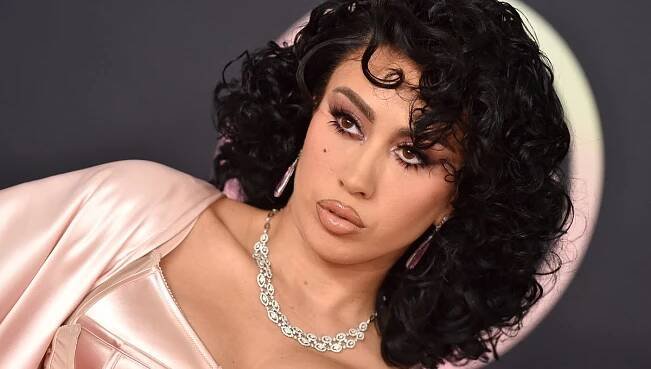 kali uchis profile 3