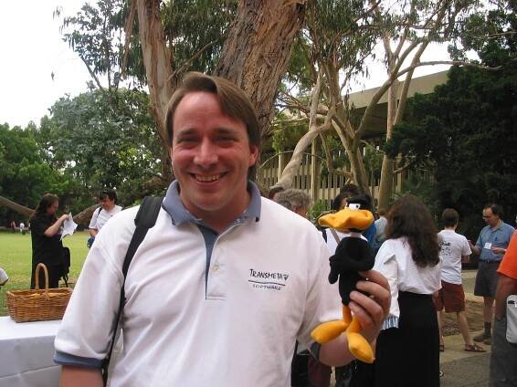 Soubor:Linus Torvalds, 2002, Australian Linux conference.jpg – Wikipedie