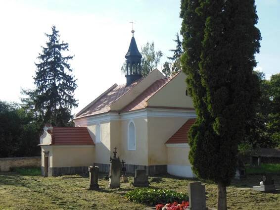 Velvary, Malovarská, kostel Všech svatých (1).JPG