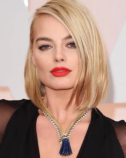 10 of Margot Robbie's Most Memorable Natural Diamond Jewelry Looks 2