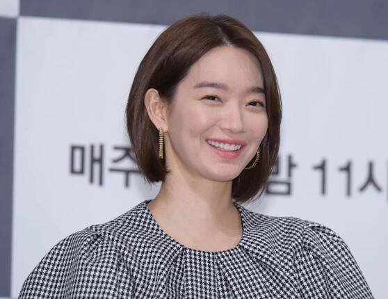 Shin Min Ah straight brows