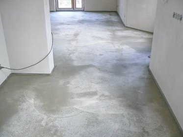 Finální betonové podlahy v přízemí a patře - 12. Etapa