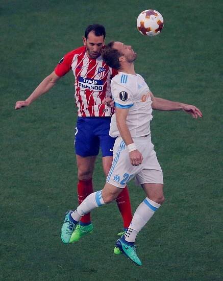 Atlético po zisku Superpoháru začalo španělskou ligu remízou