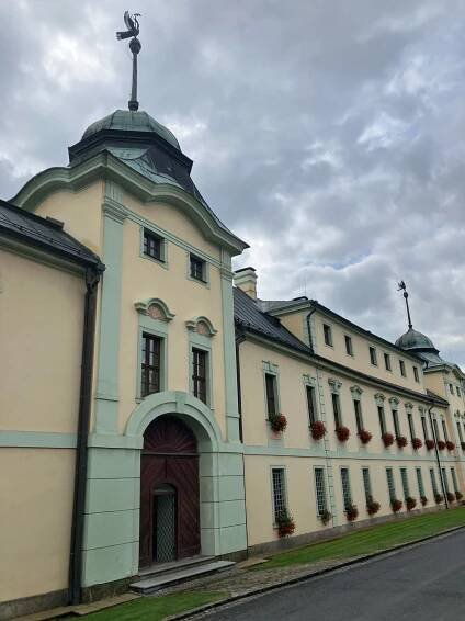 Zámek - Manětín - Architektonické památky - Hrady, zámky, tvrze, paláce - Plzeňský kraj - Manětín