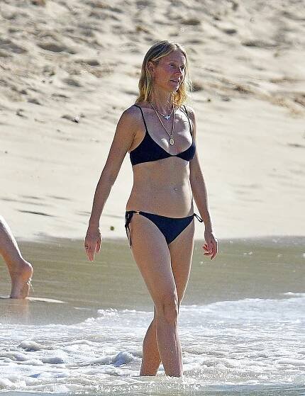 Dcera Gwyneth Paltrow a Chrise Martina se ukázala v plavkách. Fanoušci se hádají, jestli je po tátovi nebo po mámě