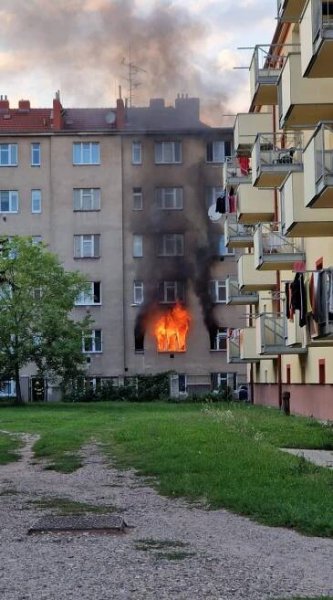 Evakuace obyvatel, škoda za miliony. Požár se vyšetřuje jako obecné ohrožení