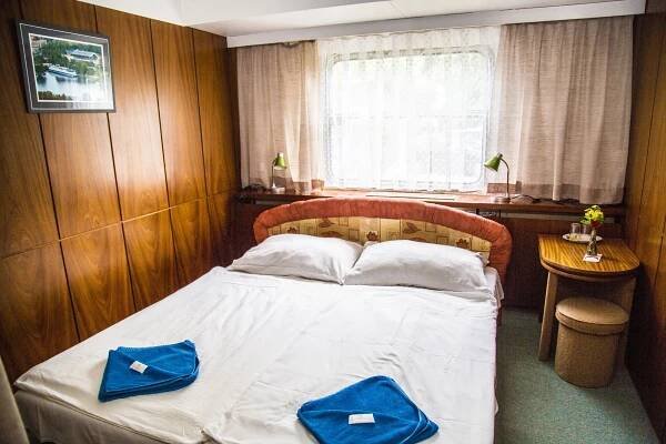 Letní pohoda na vlnách Vltavy: 2–3 dny se snídaní v botelu v centru Prahy