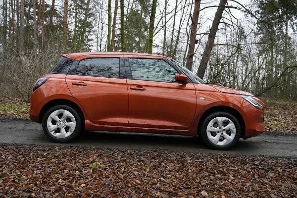 Test Suzuki Swift s pohonem předních i všech kol: Charakterně staromódní všeuměl