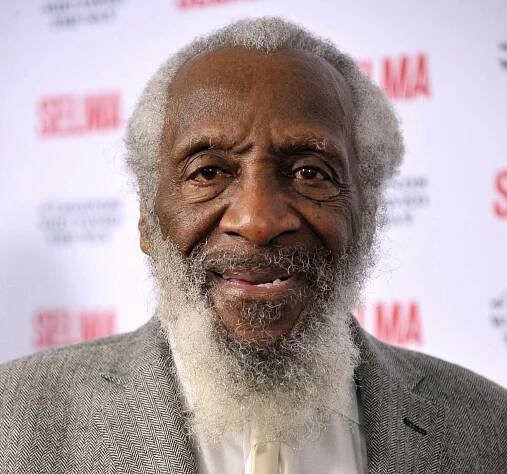 Zemřel černošský komik Dick Gregory. Od 60. let prolamoval rasové bariéry
