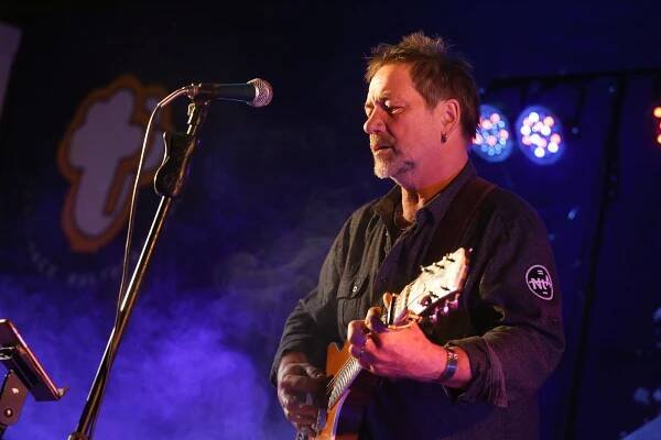 OBRAZEM: Na zábavě v Jestřábce zahrál Štěpán Kojan a Beny Rock