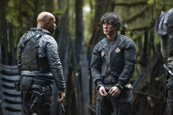 Prvních 100 - Fallen - Z filmu - Bob Morley