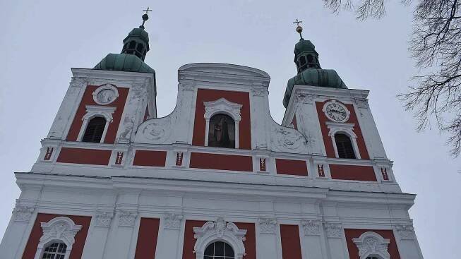 Krnovské poutní místo Cvilín je národní kulturní památka s nejnavštěvovanějším chrámem v Moravskoslezském kraji. Chystá se zde adventní program. Prosinec 2023