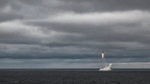 Rusko oznámilo úspěšný odpal mezikontinentální střely z jaderné ponorky