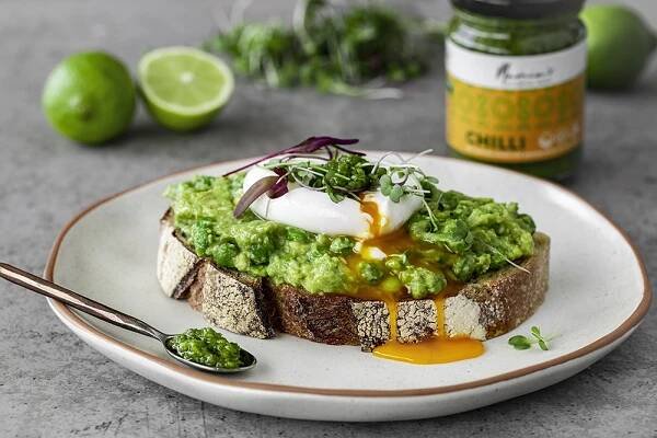 Super Green Avocado Toast with Green Chilli, Lime and Poached Egg – Crazy Cucumber