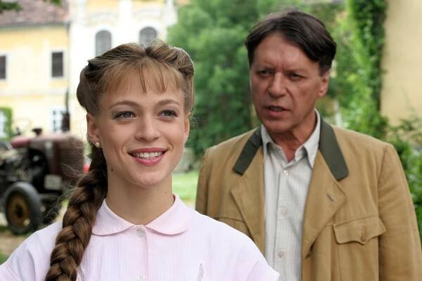 Mutig in die neuen Zeiten - Im Reich der Reblaus - Z filmu - Julie Engelbrecht, Helmut Berger
