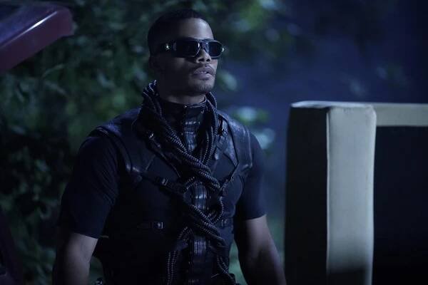 Black Lightning - Kniha okupace: 5. kapitola: Rekviem za Tavona - Z filmu - Jordan Calloway