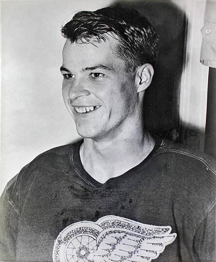 Soubor:Gordie Howe 1946-47.jpg – Wikipedie