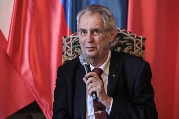 Klaus ml.: Zeman nasadil Čapímu hnízdu korunu, je to souboj politických policistů