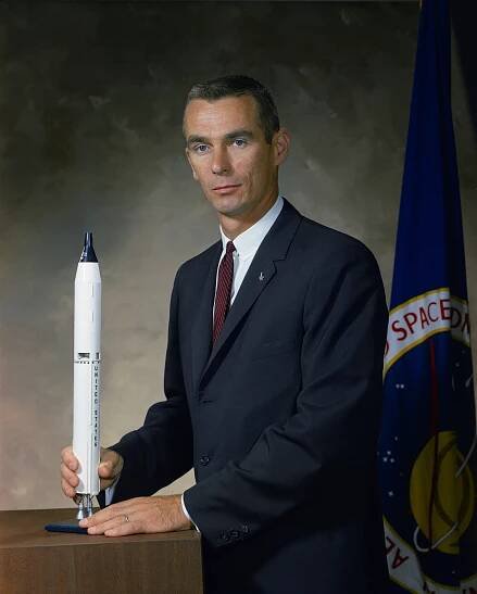 Ten, ktorý spieval na Mesiaci. Príbeh astronauta s kysuckými koreňmi Eugena Cernana - Forbes