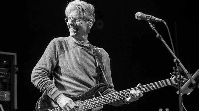 Zemřel hudebník Phil Lesh. Stál u založení kapely, která se stala kultem