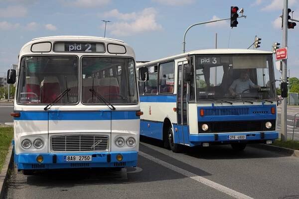 PODÍVEJTE SE: Autobusové veterány se proháněly po metropoli. V rámci osmi linek