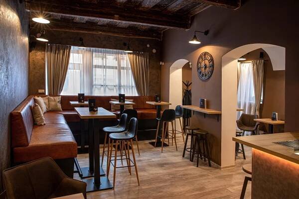 Black Wall Caffe & Cocktail Bar foto 1