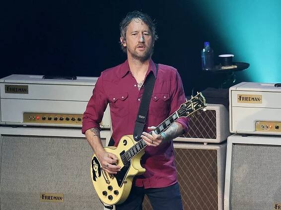 Chris Shiflett performs in concert