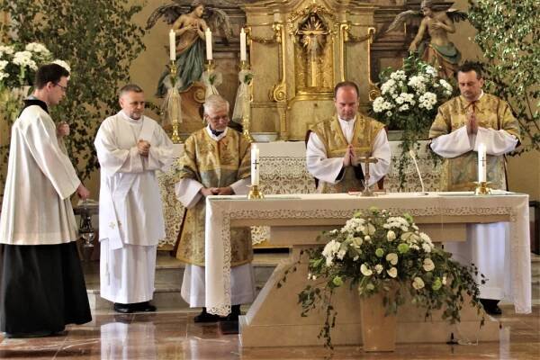 První mše sv. s novým jáhnem - Farnost Zubří