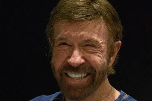 Chuck Norris má dlouhověkost v krvi: Podívejte se, jak jeho maminka vypadá ve 103 letech, je stále krásná