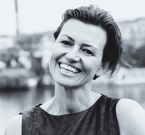Najít správný kus mramoru, ve kterém je ukrytá socha. S Biancou Bellovou o jejím novém románu Jezero