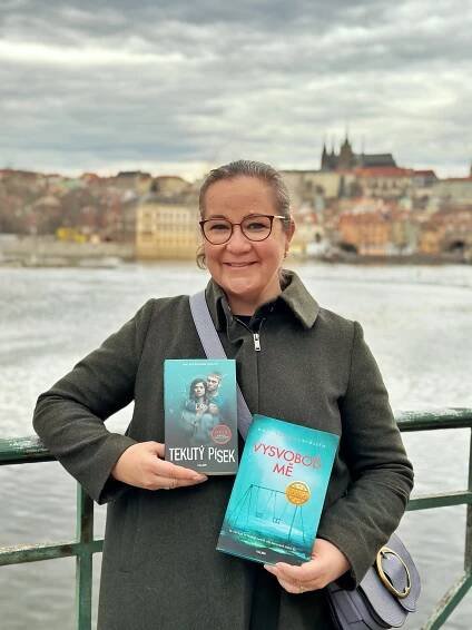 Boháči jsou novodobá šlechta, tvrdí spisovatelka. Podle její knihy natočil Netflix seriál Tekutý písek