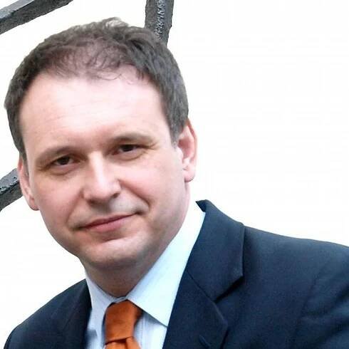 Advokát Jan Holásek vstupuje do realit. Investuje do firmy Accolade