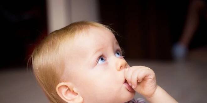 Porad�me v�m, jak odnau�it d�tko cucat si palec