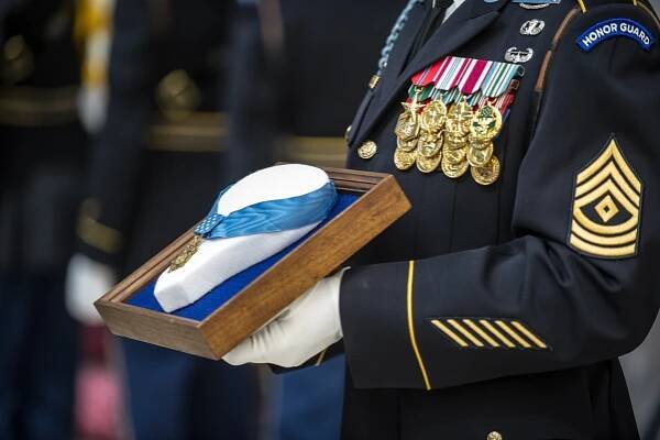 Did US Veteran Jacob Rivas Sell His Medals to Buy Groceries?