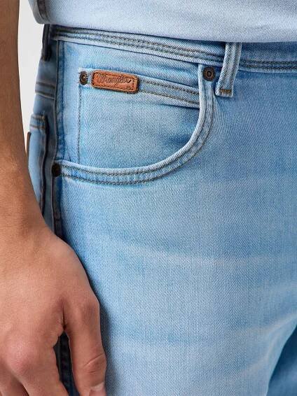 Pánské džíny WRANGLER Texas světle modré-seprané | EXE JEANS | Specialisté na džíny Mustang, Cross, Mavi a další