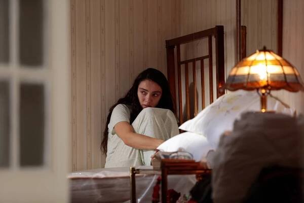 Masumlar Apartmanı - Episode 1 - Z filmu - Merve Dizdar