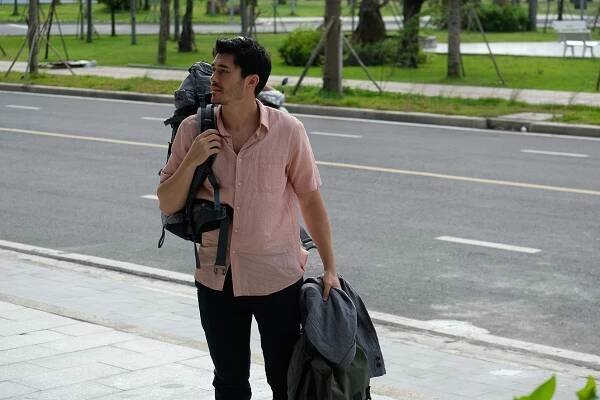 Monzun - Z filmu - Henry Golding