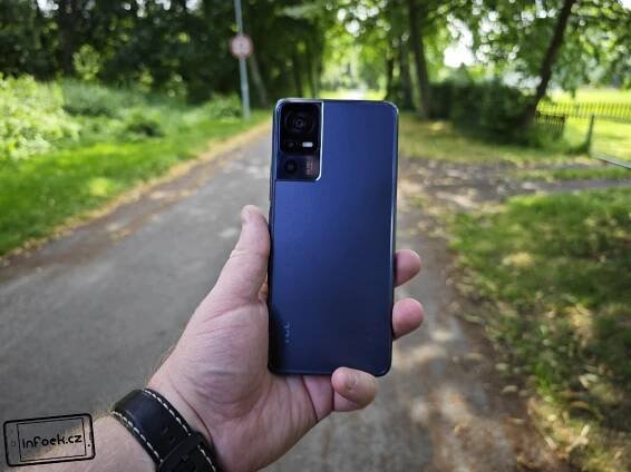 RECENZE: TCL 40 SE – pod 4 500 Kč nabízí stereo, 6/256 GB a NFC – Infoek.cz