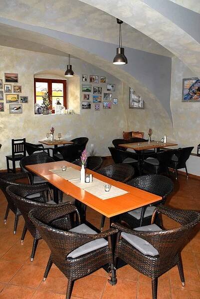 Kavárna a pizzeria V Maštali - Restaurace - Český ráj - Sobotka