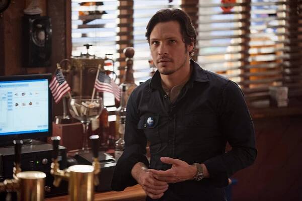 Pomsta - Masquerade - Z filmu - Nick Wechsler