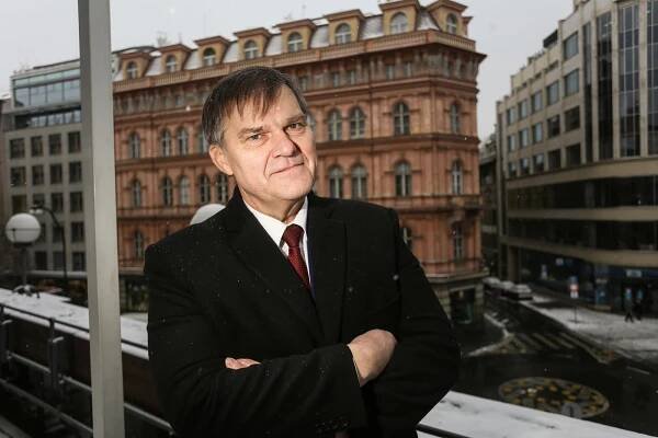 Diplomat Rudolf Jindrák: V našem zájmu je, aby Rusové nevyhráli