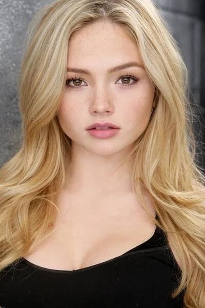 Natalie Alyn Lind herečka