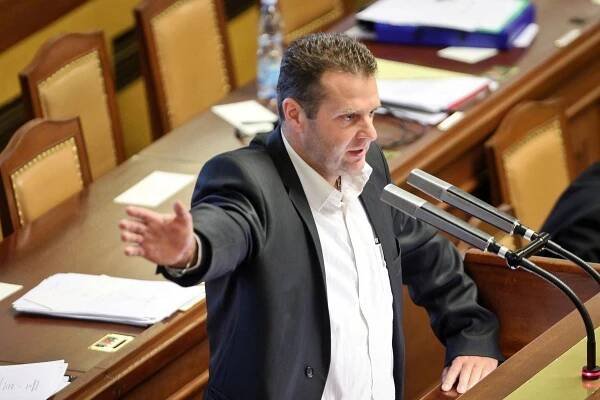 VIDEO: Jel jsem sem pro pravdu, řekl poslanec Ondráček v doněcké televizi