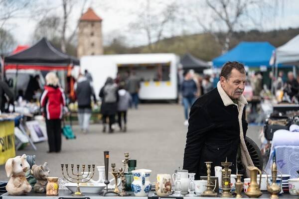 Jedinečná konírna i tajuplné zříceniny. Cesta krajem, kterou turisté neznají