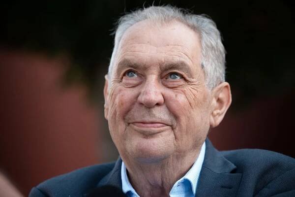 Miloš Zeman ve vánočním poselství zkritizoval vládu Petra Fialy i Otakara Foltýna