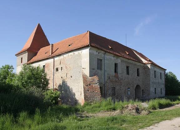Soubor:Bošovice - tvrz, květen 2016, obr02.jpg – Wikipedie