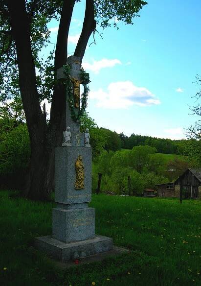 Kochavec, kamenný kříž z roku 1960 - cross, AD 1960